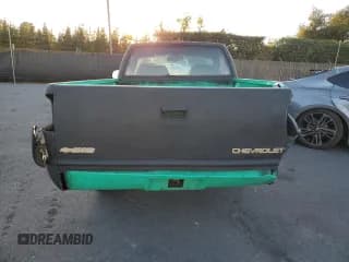 ✅ 1997 Chevrolet S-10 LS • VIN: 1GCCS14W0V8173635 • Лот: 79276534. Опубликован ранее на Copart с пробегом 293 126 миль. Бесплатный доступ к архиву аукционных продаж из США и подробный отчёт об истории автомобиля на DreamBid. Изображение 6.