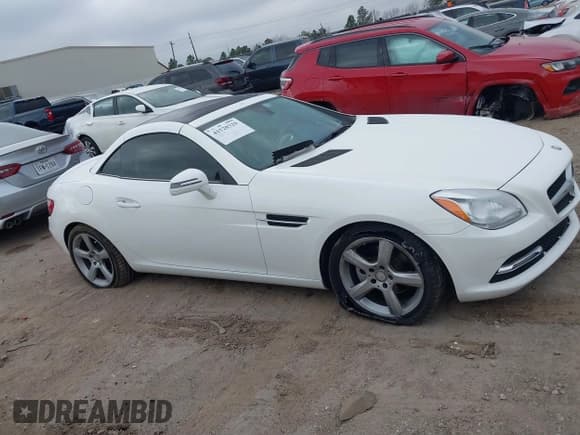 ✅ 2014 Mercedes-Benz SLK 250 • VIN: WDDPK4HA7EF081313 • Lot: 41520329. Wystawiony na IAAI z przebiegiem 53 031 mil. Bezpłatny archiwum sprzedaży aukcyjnych z USA i szczegółowy raport historii pojazdu na DreamBid. Zdjęcie 13.