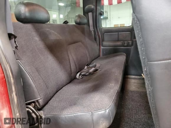 ✅ 2001 Chevrolet Silverado 1500 LS • VIN: 2GCEK19V611328100 • Лот: 81006234. Опубликован ранее на Copart с пробегом 151 928 миль. Бесплатный доступ к архиву аукционных продаж из США и подробный отчёт об истории автомобиля на DreamBid. Изображение 10.