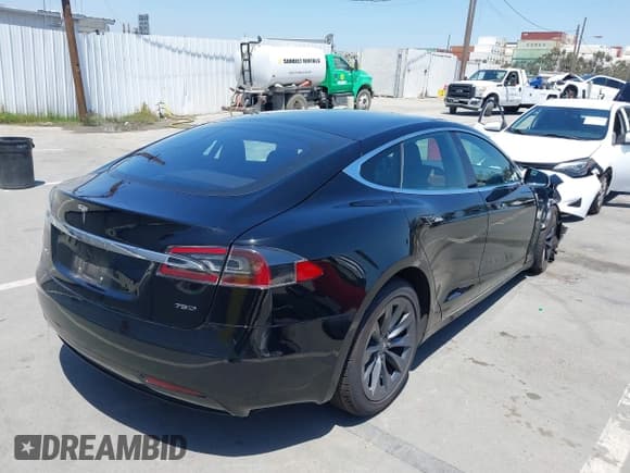 ✅ 2019 Tesla Model S 75D • VIN: 5YJSA1E22KF304098 • Lot: 42293794. Listed on IAAI with 49,545 mi. Free auction sales archive from the USA and detailed vehicle history report at DreamBid. Image 4.
