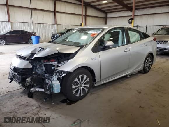 2021 Toyota Prius LE с VIN JTDKAMFP1M3181129, выставлен на аукционе Copart как лот 83845785 с пробегом 47 397 миль миль и Списание • Salvage title. История ставок и продаж доступна на DreamBid. Изображение 1.