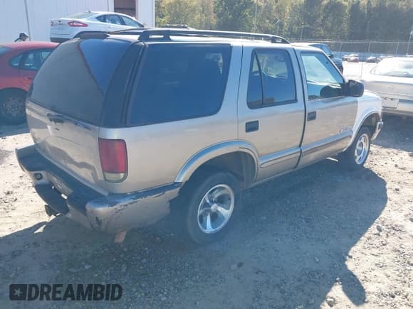 ✅ 2004 Chevrolet Blazer LS • VIN: 1GNCS13XX4K169093 • Lot: 43520737. Listed on IAAI with Not provided. Free auction sales archive from the USA and detailed vehicle history report at DreamBid. Image 4.