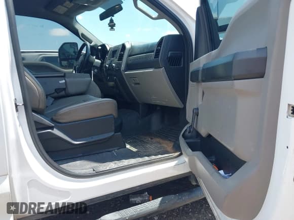 ✅ 2019 Ford F-250 XL • VIN: 1FTBF2A65KEC61863 • Lot: 42175863. Listed on IAAI with 164,688 mi. Free auction sales archive from the USA and detailed vehicle history report at DreamBid. Image 5.
