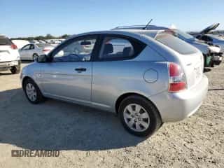 2008 Hyundai Accent GS z VIN KMHCM36C08U073616, wystawiony jako Copart lot #78101524 z przebiegiem 82 979 mil mil oraz Czysty tytuł • Clean title. Historia ofert i sprzedaży dostępna na DreamBid. Obrazek 2.
