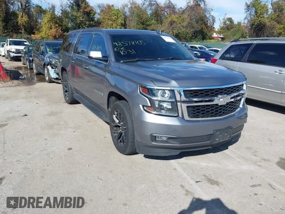 ✅ 2019 Chevrolet Suburban LT • VIN: 1GNSKHKCXKR132620 • Lot: 43578105. Wystawiony na IAAI z przebiegiem 120 367 mil. Bezpłatny archiwum sprzedaży aukcyjnych z USA i szczegółowy raport historii pojazdu na DreamBid. Zdjęcie 1.