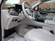 ✅ 2023 Mercedes-Benz EQE 500 • VIN: 4JGGM2CB2PA020746 • Lot: 89433305. Wystawiony na Copart z przebiegiem 8 981 mil. Bezpłatny archiwum sprzedaży aukcyjnych z USA i szczegółowy raport historii pojazdu na DreamBid. Zdjęcie 7.