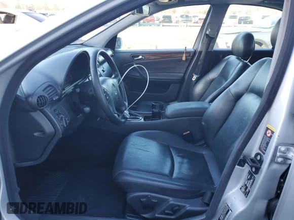 ✅ 2002 Mercedes-Benz C 230/260/280/320 • VIN: WDBRF61J92F200907 • Lot: 85004194. Wystawiony na Copart z przebiegiem 80 953 mil. Bezpłatny archiwum sprzedaży aukcyjnych z USA i szczegółowy raport historii pojazdu na DreamBid. Zdjęcie 7.