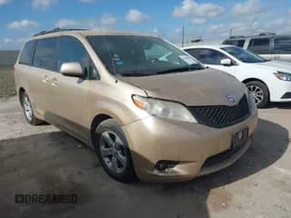 ✅ 2011 Toyota Sienna LE • VIN: 5TDKK3DC2BS115014 • Lot: 43668446. Wystawiony na IAAI z przebiegiem 193 824 mil. Bezpłatny archiwum sprzedaży aukcyjnych z USA i szczegółowy raport historii pojazdu na DreamBid. Zdjęcie 1.