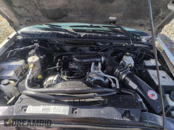 ✅ 2003 GMC Sonoma SLS • VIN: 1GTDT19X838102330 • Lot: 44064695. Listed on Copart with 165,227 mi. Free auction sales archive from the USA and detailed vehicle history report at DreamBid. Image 11.