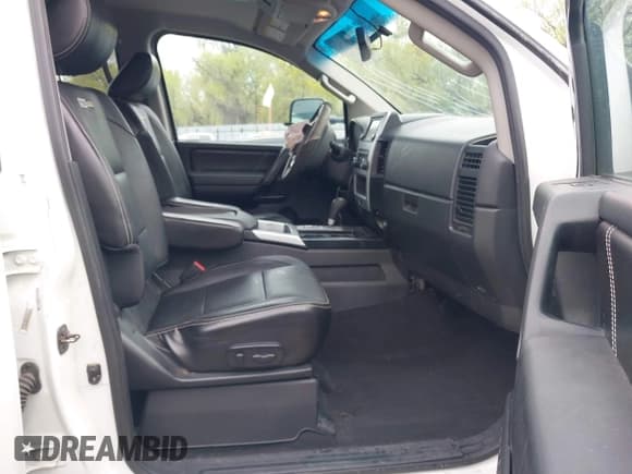 ✅ 2014 Nissan Titan Pro-4X • VIN: 1N6BA0ECXEN501915 • Lot: 42097967. Wystawiony na IAAI z przebiegiem 120 851 mil. Bezpłatny archiwum sprzedaży aukcyjnych z USA i szczegółowy raport historii pojazdu na DreamBid. Zdjęcie 5.