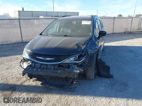 ✅ 2018 Chrysler Pacifica Touring L Plus • VIN: 2C4RC1EG2JR121470 • Lot: 43796025. Wystawiony na IAAI z przebiegiem 66 008 mil. Bezpłatny archiwum sprzedaży aukcyjnych z USA i szczegółowy raport historii pojazdu na DreamBid. Zdjęcie 6.