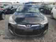 2012 Hyundai Veloster w/Red Int z VIN KMHTC6AD6CU026250, wystawiony jako Copart lot #73139464 z przebiegiem 215 374 mil mil oraz Czysty tytuł • Clean title. Historia ofert i sprzedaży dostępna na DreamBid. Obrazek 5.