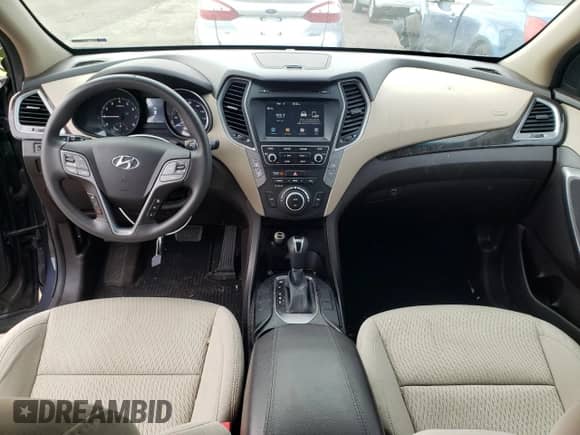 ✅ 2017 Hyundai Santa Fe 2.4L • VIN: 5NMZUDLB1HH033309 • Lot: 43258543. Wystawiony na Copart z przebiegiem 81 009 mil mil. Skorzystaj z bezpłatnego archiwum sprzedaży aukcyjnych z USA i zobacz szczegółowy raport historii pojazdu na DreamBid. Zdjęcie 8.