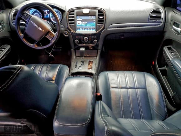 ✅ 2014 Chrysler 300 S • VIN: 2C3CCABT0EH352035 • Lot: 94312645. Listed on Copart with 155,349 mi. Free auction sales archive from the USA and detailed vehicle history report at DreamBid. Image 8.