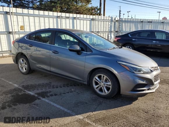 ✅ 2018 Chevrolet Cruze LT • VIN: 1G1BE5SM3J7241396 • Lot: 91491685. Wystawiony na Copart z przebiegiem 103 097 mil. Bezpłatny archiwum sprzedaży aukcyjnych z USA i szczegółowy raport historii pojazdu na DreamBid. Zdjęcie 4.