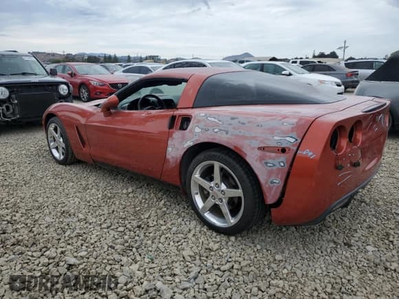✅ 2005 Chevrolet Corvette • VIN: 1G1YY24U755132485 • Lot: 81315535. Wystawiony na Copart z przebiegiem 112 188 mil. Bezpłatny archiwum sprzedaży aukcyjnych z USA i szczegółowy raport historii pojazdu na DreamBid. Zdjęcie 2.