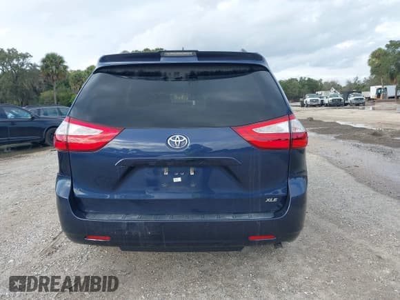 ✅ 2019 Toyota Sienna Limited • VIN: 5TDYZ3DC9KS983579 • Lot: 43839654. Listed on IAAI with 209,573 mi. Free auction sales archive from the USA and detailed vehicle history report at DreamBid. Image 16.