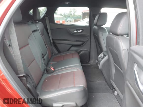 ✅ 2021 Chevrolet Blazer RS • VIN: 3GNKBKRS1MS547173 • Lot: 42462368. Wystawiony na IAAI z przebiegiem 56 115 mil. Bezpłatny archiwum sprzedaży aukcyjnych z USA i szczegółowy raport historii pojazdu na DreamBid. Zdjęcie 8.