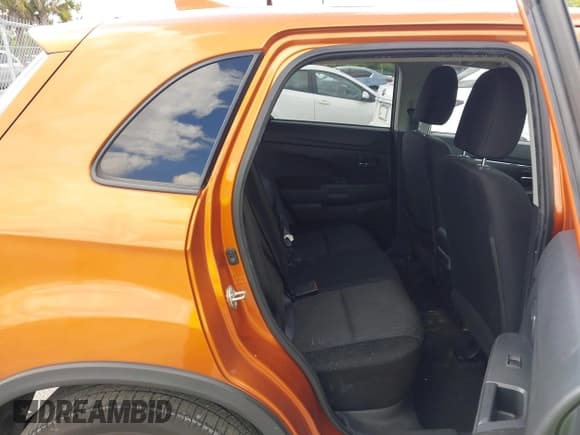 ✅ 2021 Mitsubishi Outlander ES • VIN: JA4APUAU4MU020057 • Lot: 43587836. Listed on IAAI with 82,550 mi. Free auction sales archive from the USA and detailed vehicle history report at DreamBid. Image 8.