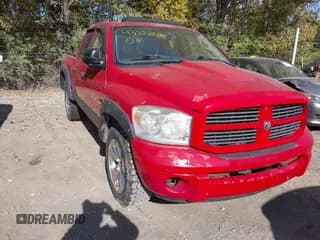 ✅ 2007 Dodge 1500 SLT • VIN: 1D7HU18257S112395 • Lot: 43621869. Wystawiony na IAAI z przebiegiem 107 230 mil. Bezpłatny archiwum sprzedaży aukcyjnych z USA i szczegółowy raport historii pojazdu na DreamBid. Zdjęcie 1.