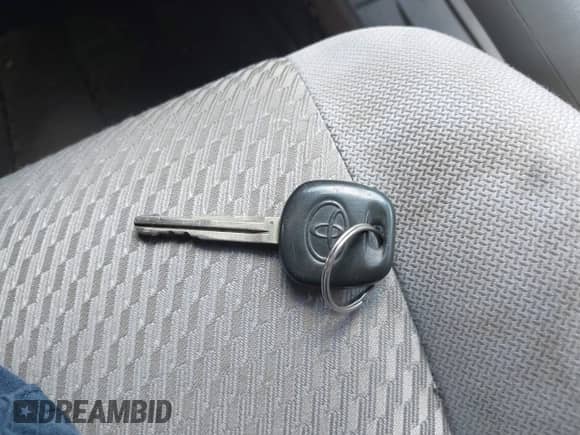 2007 Toyota Highlander z VIN JTEGD21A970162964, wystawiony jako IAAI lot #43024821 z przebiegiem 235 884 mil mil oraz . Historia ofert i sprzedaży dostępna na DreamBid. Obrazek 11.