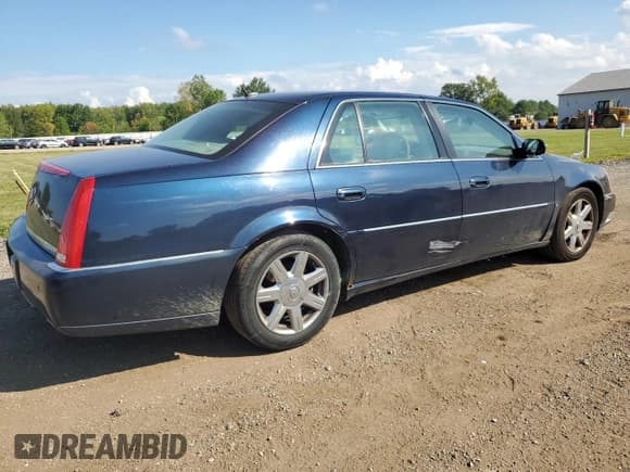 ✅ 2007 Cadillac DTS V8 • VIN: 1G6KD57Y27U181744 • Lot: 69770424. Listed on Copart with 164,353 mi. Free auction sales archive from the USA and detailed vehicle history report at DreamBid. Image 3.