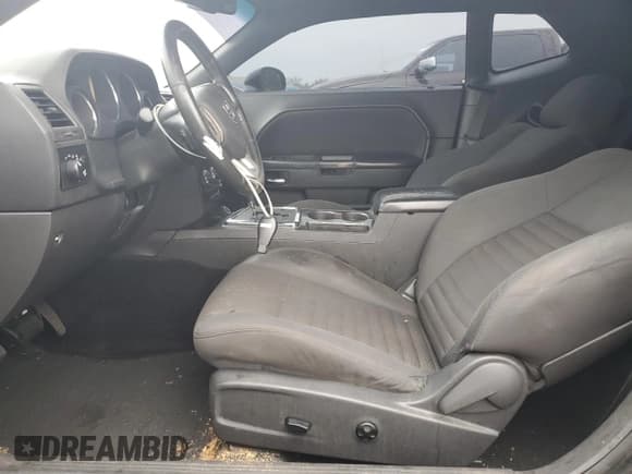 ✅ 2012 Dodge Challenger SXT • VIN: 2C3CDYAG1CH291592 • Lot: 86270304. Wystawiony na Copart z przebiegiem 231 594 mil. Bezpłatny archiwum sprzedaży aukcyjnych z USA i szczegółowy raport historii pojazdu na DreamBid. Zdjęcie 7.