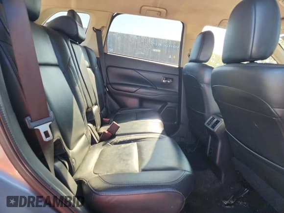 ✅ 2020 Mitsubishi Outlander SE • VIN: JA4AD3A38LZ019988 • Лот: 65276235. Опубликован ранее на Copart с пробегом 121 064 миль. Бесплатный доступ к архиву аукционных продаж из США и подробный отчёт об истории автомобиля на DreamBid. Изображение 11.