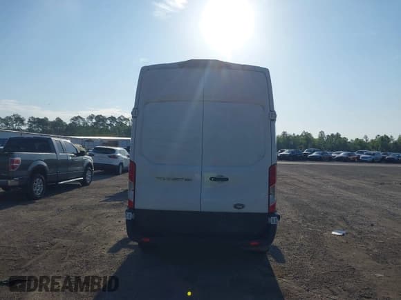 ✅ 2020 Ford Transit Cargo • VIN: 1FTBR1X88LKB42413 • Lot: 42008866. Wystawiony na IAAI z przebiegiem 77 665 mil. Bezpłatny archiwum sprzedaży aukcyjnych z USA i szczegółowy raport historii pojazdu na DreamBid. Zdjęcie 16.