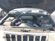 ✅ 2006 Jeep Commander Limited • VIN: 1J8HH58N96C280493 • Lot: 42589014. Wystawiony na IAAI z przebiegiem 234 739 mil. Bezpłatny archiwum sprzedaży aukcyjnych z USA i szczegółowy raport historii pojazdu na DreamBid. Zdjęcie 10.