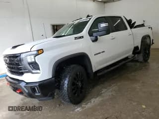 ✅ 2025 Chevrolet Silverado 2500HD LT • VIN: 2GC4KNEY8S1112558 • Lot: 61857295. Wystawiony na Copart z przebiegiem 20 051 mil. Bezpłatny archiwum sprzedaży aukcyjnych z USA i szczegółowy raport historii pojazdu na DreamBid. Zdjęcie 1.