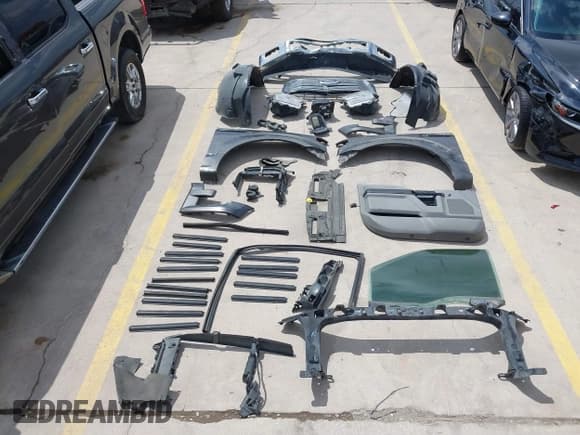 ✅ 2017 Ford F-150 XL • VIN: 1FTEW1CF8HKD20841 • Lot: 42441655. Wystawiony na IAAI z przebiegiem 247 973 mil. Bezpłatny archiwum sprzedaży aukcyjnych z USA i szczegółowy raport historii pojazdu na DreamBid. Zdjęcie 12.