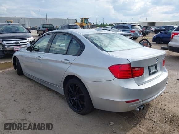 ✅ 2012 BMW 3 Series 328i • VIN: WBA3A5C5XCF256465 • Lot: 42225222. Listed on IAAI with 162,293 mi. Free auction sales archive from the USA and detailed vehicle history report at DreamBid. Image 3.
