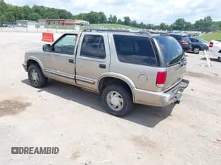 ✅ 2001 Chevrolet Blazer LT • VIN: 1GNDT13WX1K245402 • Lot: 42894831. Wystawiony na IAAI z przebiegiem 173 076 mil. Bezpłatny archiwum sprzedaży aukcyjnych z USA i szczegółowy raport historii pojazdu na DreamBid. Zdjęcie 3.