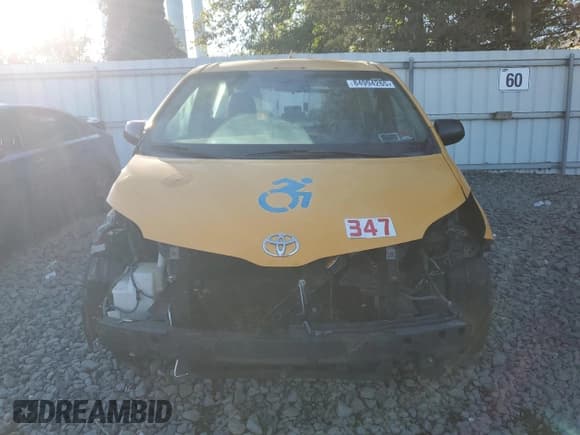 ✅ 2017 Toyota Sienna L • VIN: 5TDZZ3DCXHS876473 • Lot: 84994265. Listed on Copart with Not provided. Free auction sales archive from the USA and detailed vehicle history report at DreamBid. Image 5.