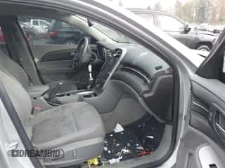 2015 Chevrolet Malibu LS z VIN 1G11B5SLXFF184333, wystawiony jako IAAI lot #43610201 z przebiegiem 175 139 mil mil oraz . Historia ofert i sprzedaży dostępna na DreamBid. Obrazek 5.