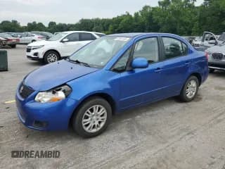 ✅ 2013 Suzuki SX4 LE • VIN: JS2YC5A30D6102522 • Lot: 62997455. Wystawiony na Copart z przebiegiem 73 720 mil. Bezpłatny archiwum sprzedaży aukcyjnych z USA i szczegółowy raport historii pojazdu na DreamBid. Zdjęcie 1.