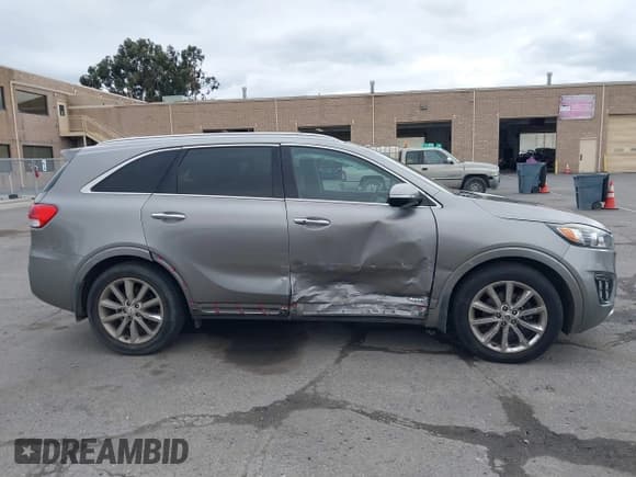 ✅ 2017 Kia Sorento SX • VIN: 5XYPKDA50HG295519 • Lot: 41493869. Listed on IAAI with 164,142 mi. Free auction sales archive from the USA and detailed vehicle history report at DreamBid. Image 13.