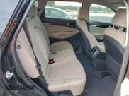 ✅ 2017 Kia Sorento LX • VIN: 5XYPG4A31HG281211 • Lot: 94101945. Wystawiony na Copart z przebiegiem Nie podano. Bezpłatny archiwum sprzedaży aukcyjnych z USA i szczegółowy raport historii pojazdu na DreamBid. Zdjęcie 11.