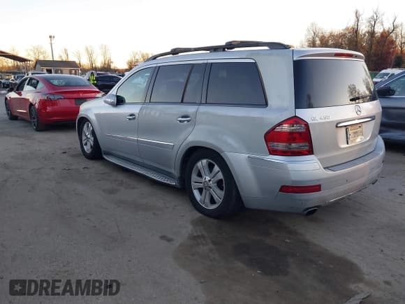 ✅ 2008 Mercedes-Benz GL 450 • VIN: 4JGBF71E08A321600 • Lot: 43731233. Wystawiony na IAAI z przebiegiem 133 238 mil. Bezpłatny archiwum sprzedaży aukcyjnych z USA i szczegółowy raport historii pojazdu na DreamBid. Zdjęcie 3.