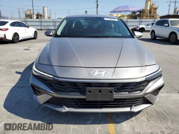 2024 Hyundai Elantra SEL z VIN KMHLM4DG4RU807901, wystawiony jako Copart lot #71158525 z przebiegiem 12 788 mil mil oraz Szkoda całkowita • Salvage title. Historia ofert i sprzedaży dostępna na DreamBid. Obrazek 5.