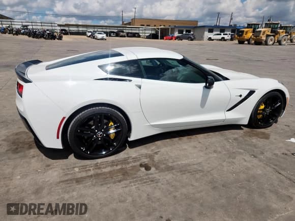 ✅ 2015 Chevrolet Corvette 1LT • VIN: 1G1YB2D75F5103774 • Lot: 62449305. Wystawiony na Copart z przebiegiem 93 891 mil. Bezpłatny archiwum sprzedaży aukcyjnych z USA i szczegółowy raport historii pojazdu na DreamBid. Zdjęcie 3.