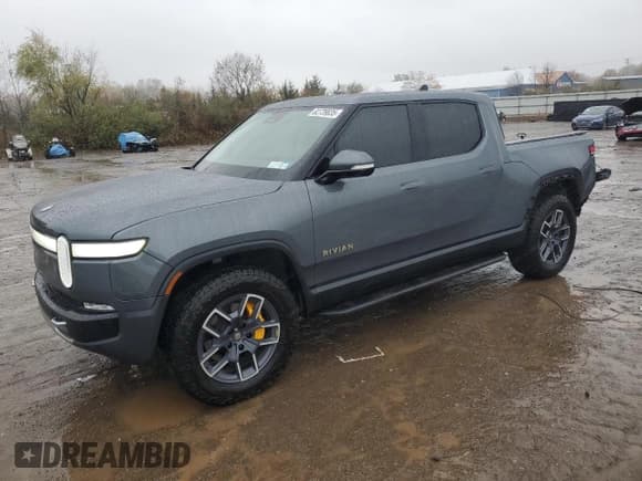 ✅ 2022 Rivian R1T Adventure • VIN: 7FCTGAAA9NN015865 • Lot: 82739835. Wystawiony na Copart z przebiegiem 42 890 mil. Bezpłatny archiwum sprzedaży aukcyjnych z USA i szczegółowy raport historii pojazdu na DreamBid. Zdjęcie 1.