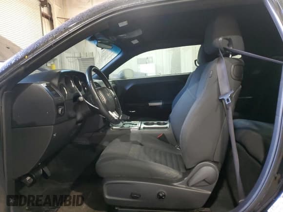 ✅ 2012 Dodge Challenger SXT • VIN: 2C3CDYAG4CH204297 • Lot: 84712494. Wystawiony na Copart z przebiegiem 180 580 mil. Bezpłatny archiwum sprzedaży aukcyjnych z USA i szczegółowy raport historii pojazdu na DreamBid. Zdjęcie 7.