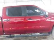 ✅ 2021 Chevrolet Silverado 1500 Custom Trail Boss • VIN: 3GCPYCEFXMG383713 • Lot: 43198191. Wystawiony na IAAI z przebiegiem 78 118 mil. Bezpłatny archiwum sprzedaży aukcyjnych z USA i szczegółowy raport historii pojazdu na DreamBid. Zdjęcie 13.