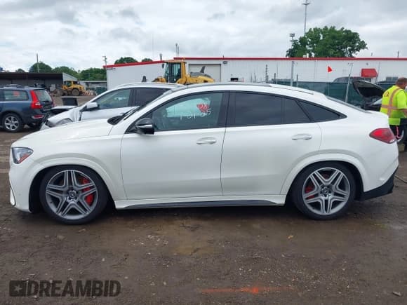 ✅ 2021 Mercedes-Benz GLE 63 S AMG • VIN: 4JGFD8KB0MA379217 • Lot: 42556716. Listed on IAAI with 34,850 mi. Free auction sales archive from the USA and detailed vehicle history report at DreamBid. Image 14.