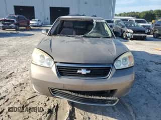 2007 Chevrolet Malibu LS z VIN 1G1ZS57NX7F284477, wystawiony jako Copart lot #69028264 z przebiegiem 132 309 mil mil oraz Szkoda całkowita • Salvage title. Historia ofert i sprzedaży dostępna na DreamBid. Obrazek 5.
