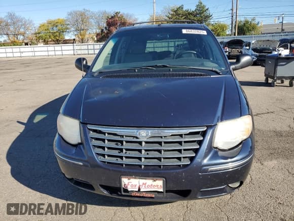 ✅ 2007 Chrysler Town & Country Limited • VIN: 2A4GP64L87R359379 • Lot: 86832825. Wystawiony na Copart z przebiegiem 202 428 mil. Bezpłatny archiwum sprzedaży aukcyjnych z USA i szczegółowy raport historii pojazdu na DreamBid. Zdjęcie 5.