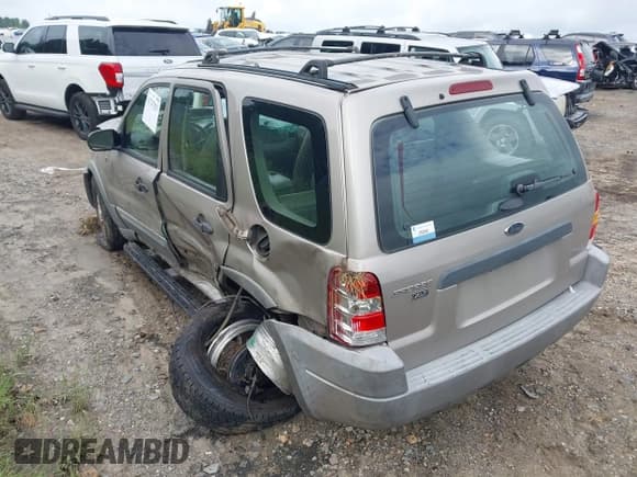 ✅ 2001 Ford Escape XLT • VIN: 1FMYU031X1KA35450 • Lot: 42747825. Listed on IAAI with 206,900 mi. Free auction sales archive from the USA and detailed vehicle history report at DreamBid. Image 3.