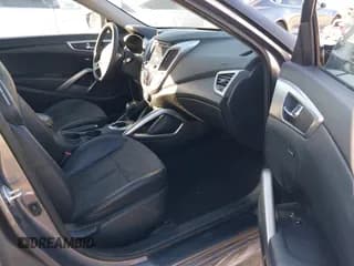 ✅ 2015 Hyundai Veloster RE:FLEX • VIN: KMHTC6AD2FU240091 • Lot: 41425364. Wystawiony na IAAI z przebiegiem 68 444 mil. Bezpłatny archiwum sprzedaży aukcyjnych z USA i szczegółowy raport historii pojazdu na DreamBid. Zdjęcie 5.